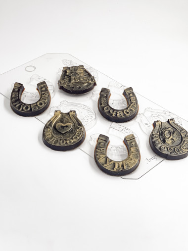 Ассорти подковы с надписями форма пластиковая для шоколада и мыла — ANYMOLDS ПРОИЗВОДСТВО ПЛАСТИКОВЫХ ФОРМ ДЛЯ МЫЛА, ШОКОЛАДА, ГИПСА