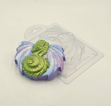 Дракоша форма пластиковая — ANYMOLDS ПРОИЗВОДСТВО ПЛАСТИКОВЫХ ФОРМ ДЛЯ МЫЛА, ШОКОЛАДА, ГИПСА