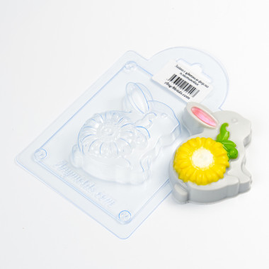 Зайка с цветком форма пластиковая — ANYMOLDS ПРОИЗВОДСТВО ПЛАСТИКОВЫХ ФОРМ ДЛЯ МЫЛА, ШОКОЛАДА, ГИПСА