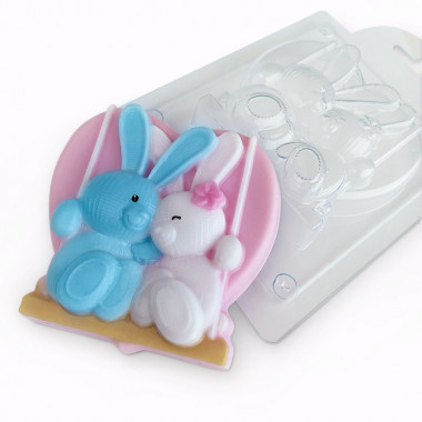 Зайки на качелях форма пластиковая — ANYMOLDS ПРОИЗВОДСТВО ПЛАСТИКОВЫХ ФОРМ ДЛЯ МЫЛА, ШОКОЛАДА, ГИПСА