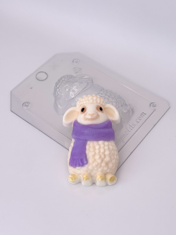 Овечка в шарфе форма пластиковая для мыла и шоколада фото 1 &mdash; ANYMOLDS ПРОИЗВОДСТВО ПЛАСТИКОВЫХ ФОРМ ДЛЯ МЫЛА, ШОКОЛАДА, ГИПСА