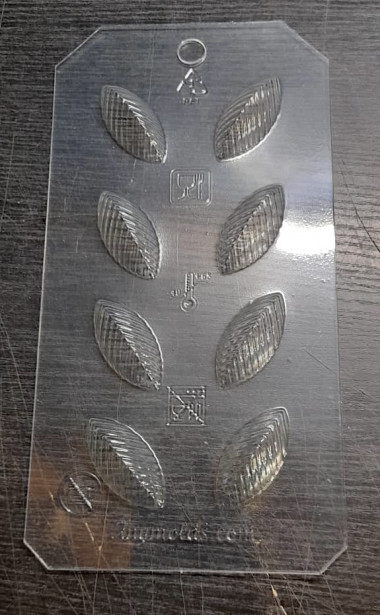 Листочки рефленые для шоколадных конфет форма пластиковая — ANYMOLDS ПРОИЗВОДСТВО ПЛАСТИКОВЫХ ФОРМ ДЛЯ МЫЛА, ШОКОЛАДА, ГИПСА