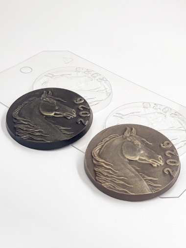 Медаль Лошадь 2026 форма пластиковая для шоколада (2шт на форме) — ANYMOLDS ПРОИЗВОДСТВО ПЛАСТИКОВЫХ ФОРМ ДЛЯ МЫЛА, ШОКОЛАДА, ГИПСА