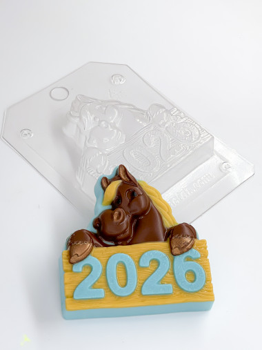 Лошадка с табличкой 2026 форма пластиковая для мыла и шоколада — ANYMOLDS ПРОИЗВОДСТВО ПЛАСТИКОВЫХ ФОРМ ДЛЯ МЫЛА, ШОКОЛАДА, ГИПСА