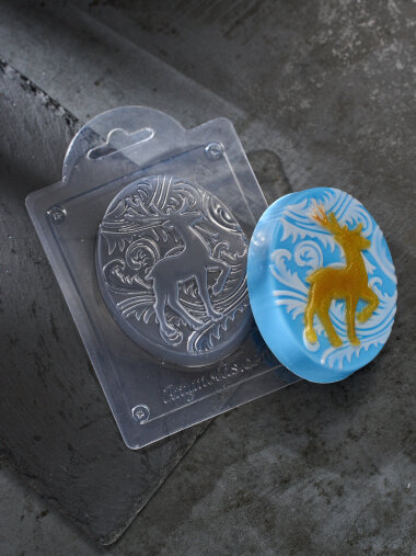 Олень на морозном узоре форма пластиковая — ANYMOLDS ПРОИЗВОДСТВО ПЛАСТИКОВЫХ ФОРМ ДЛЯ МЫЛА, ШОКОЛАДА, ГИПСА